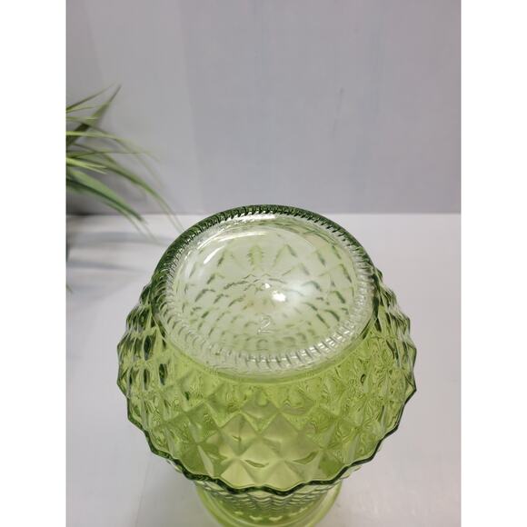Vintage Avocado Green Glass Flower Vase, Diamond Pattern 7-3/4" - Picture 4 of 4